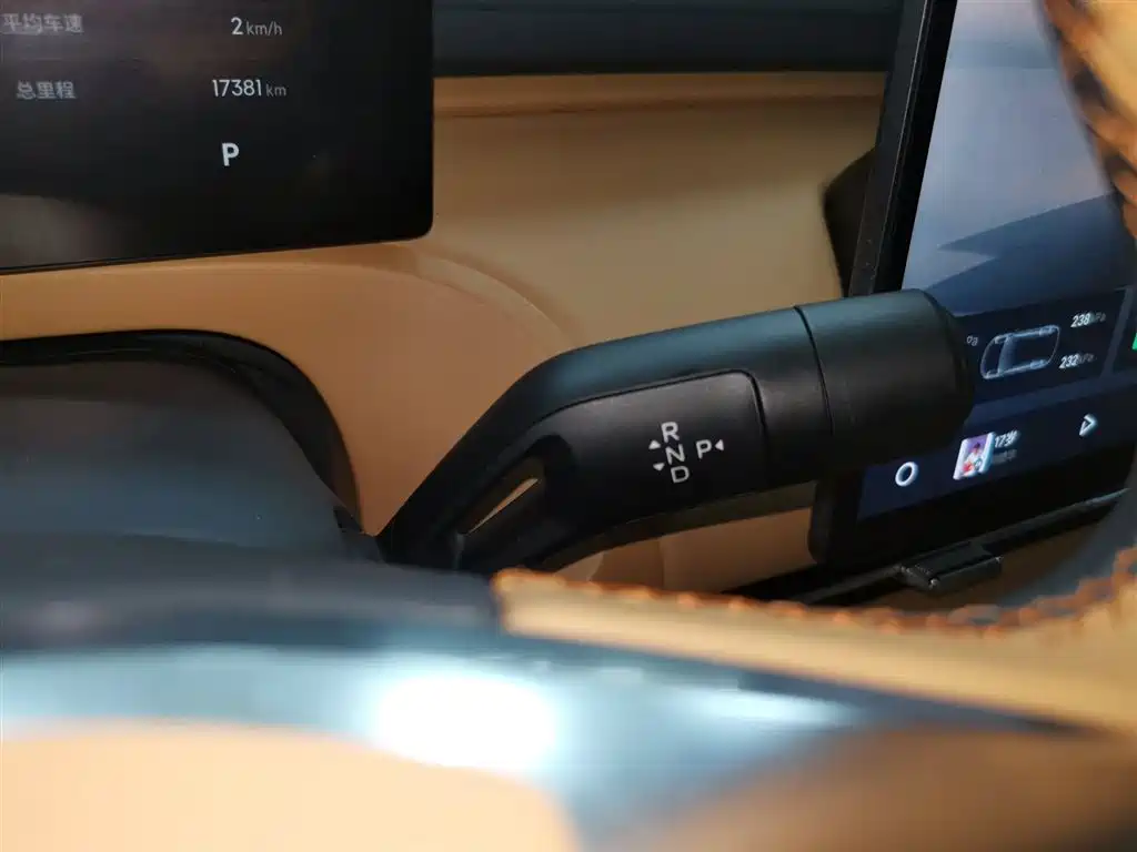 Geely Galaxy Galaxy Starship 7 EM-i 2025 120km Navigation Edition фото 14