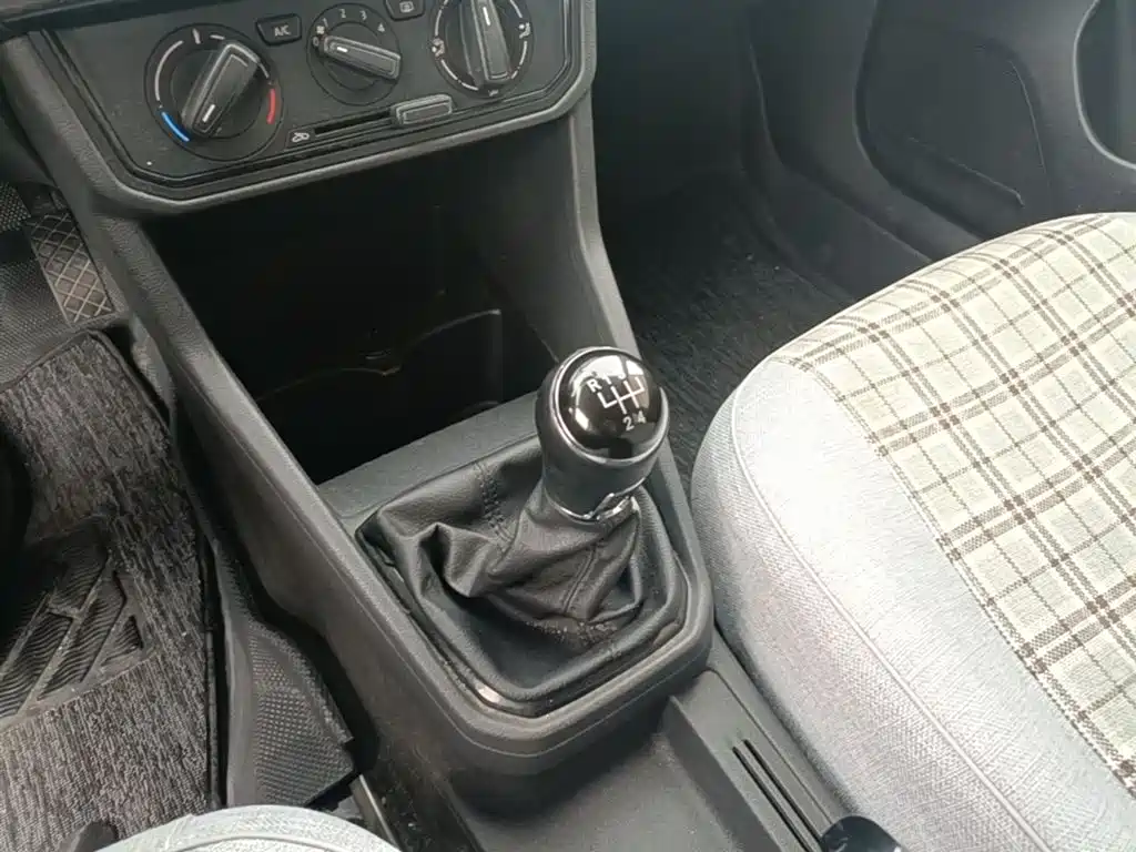 Volkswagen Jetta 2017 1.5L Manual Fashion фото 14