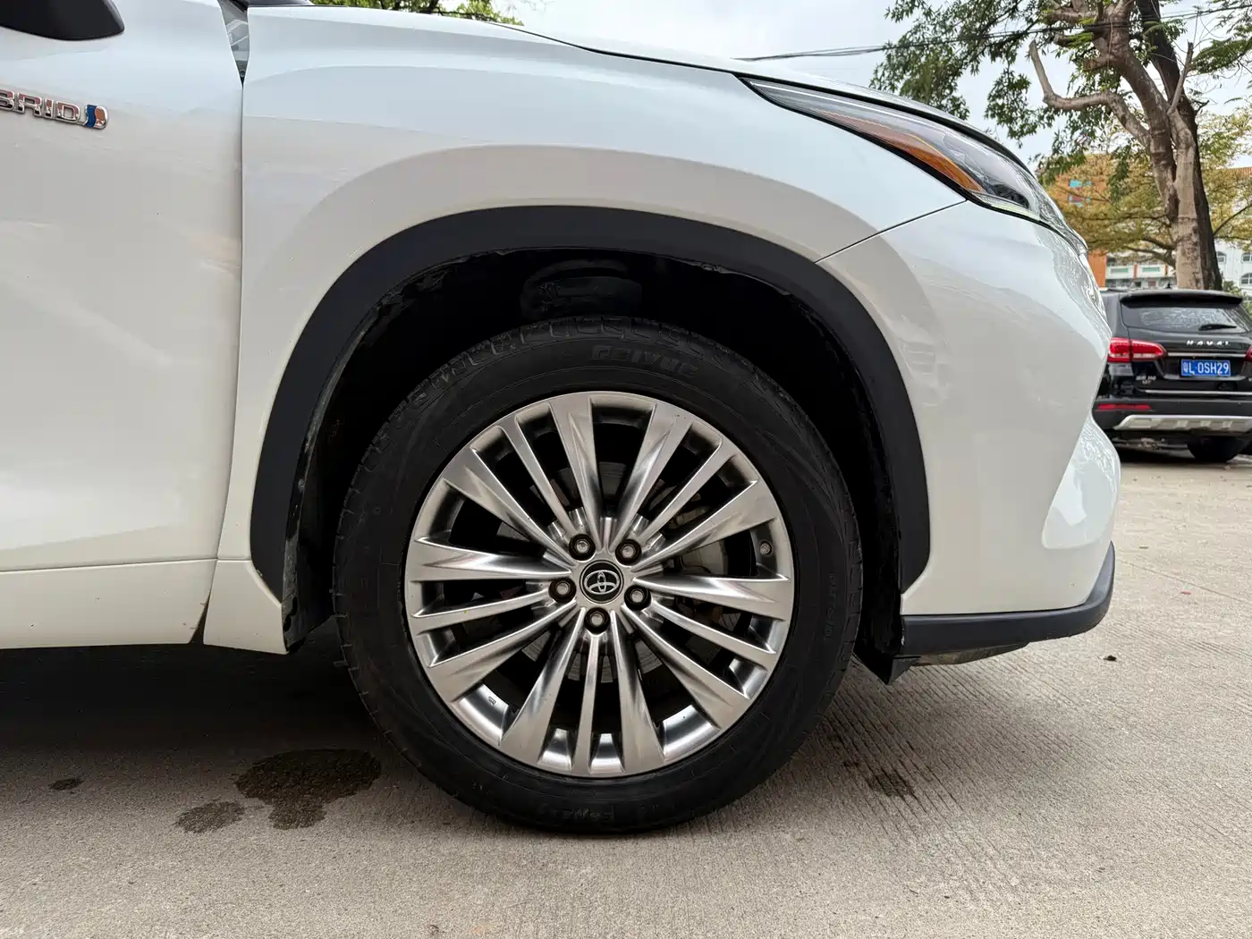 Toyota Highlander 2023 2.5L Smart Hybrid Dual Engine AWD Luxury 7-Seater фото 30