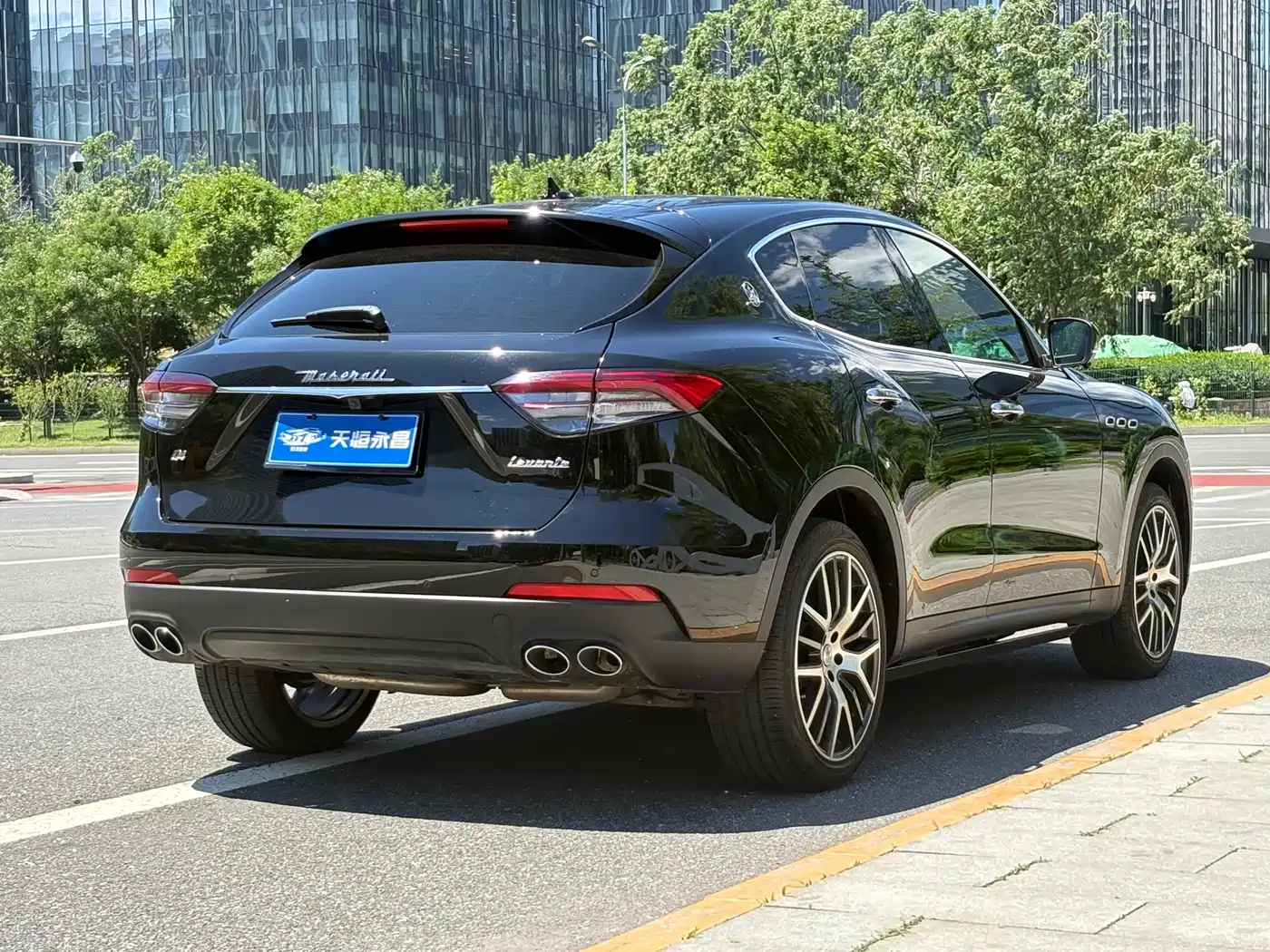 Maserati Levante 2021 3.0T Standard Edition фото 3