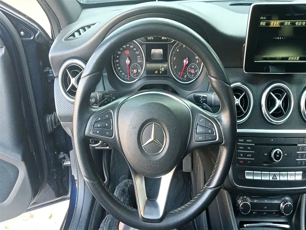 Mercedes-Benz A-Class (Import) 2017 Facelift A 200 Dynamic фото 7