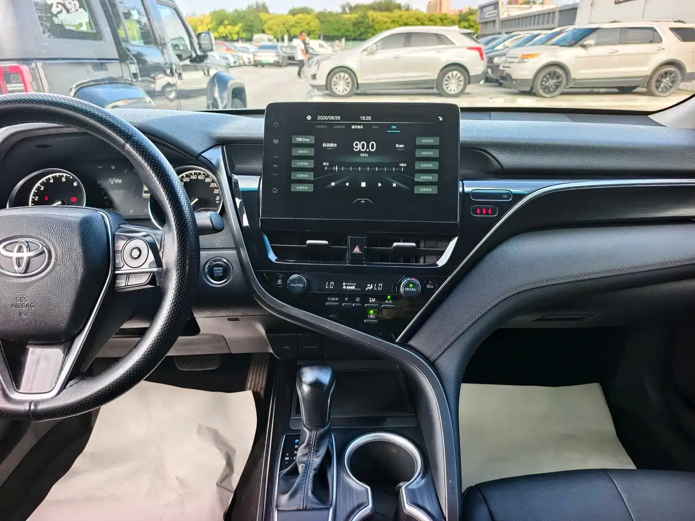 Фото 15 - Toyota Camry