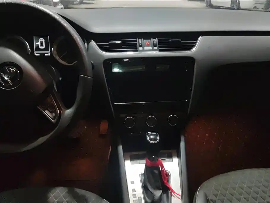 Škoda Octavia 2019 1.5L Automatic Smart Luxury China VI фото 13