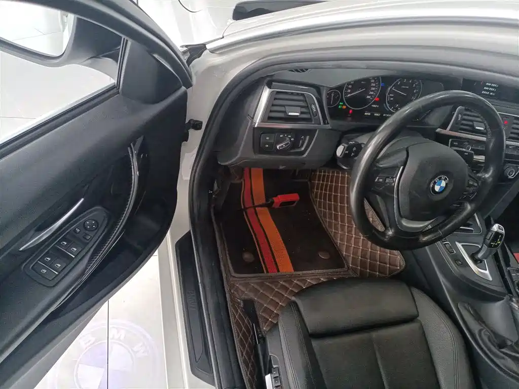 BMW 3 Series 2018 318Li фото 12
