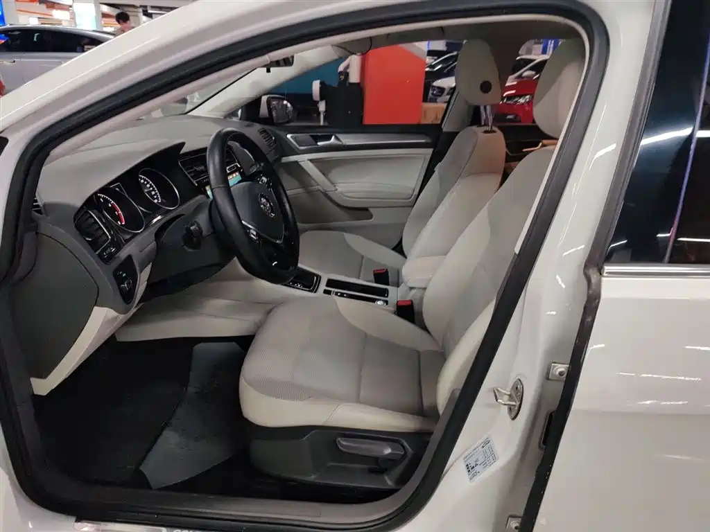Volkswagen Golf 2018 1.6L Automatic Comfort фото 11