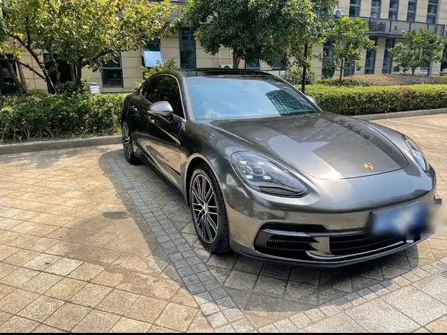 PORSCHE PANAMERA