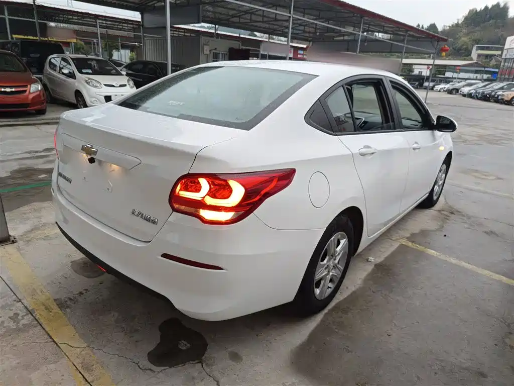 Chevrolet Cavalier 2016 1.5L Manual Enjoyment Edition фото 5