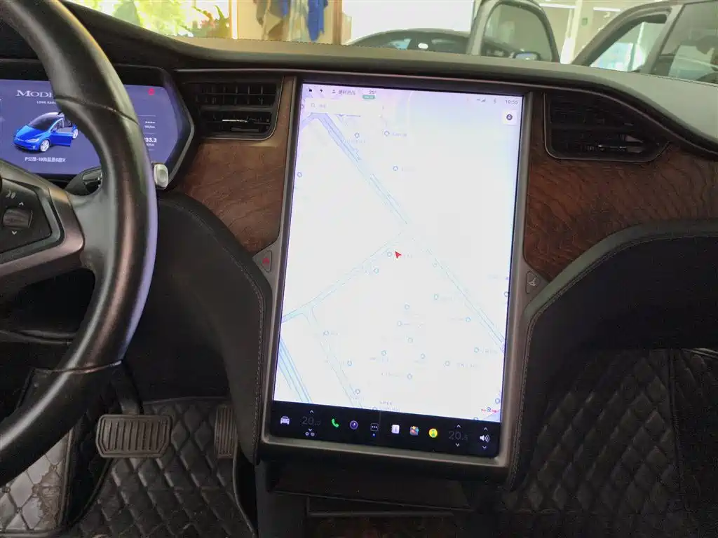 TESLA MODEL X