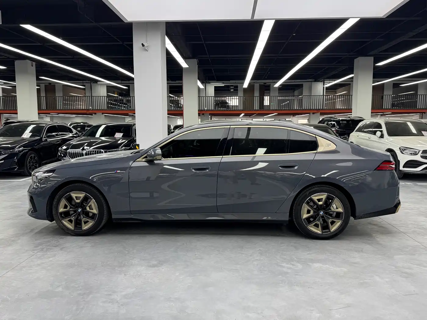 BMW 5 Series 2024 530Li Leading M Sport Package фото 13