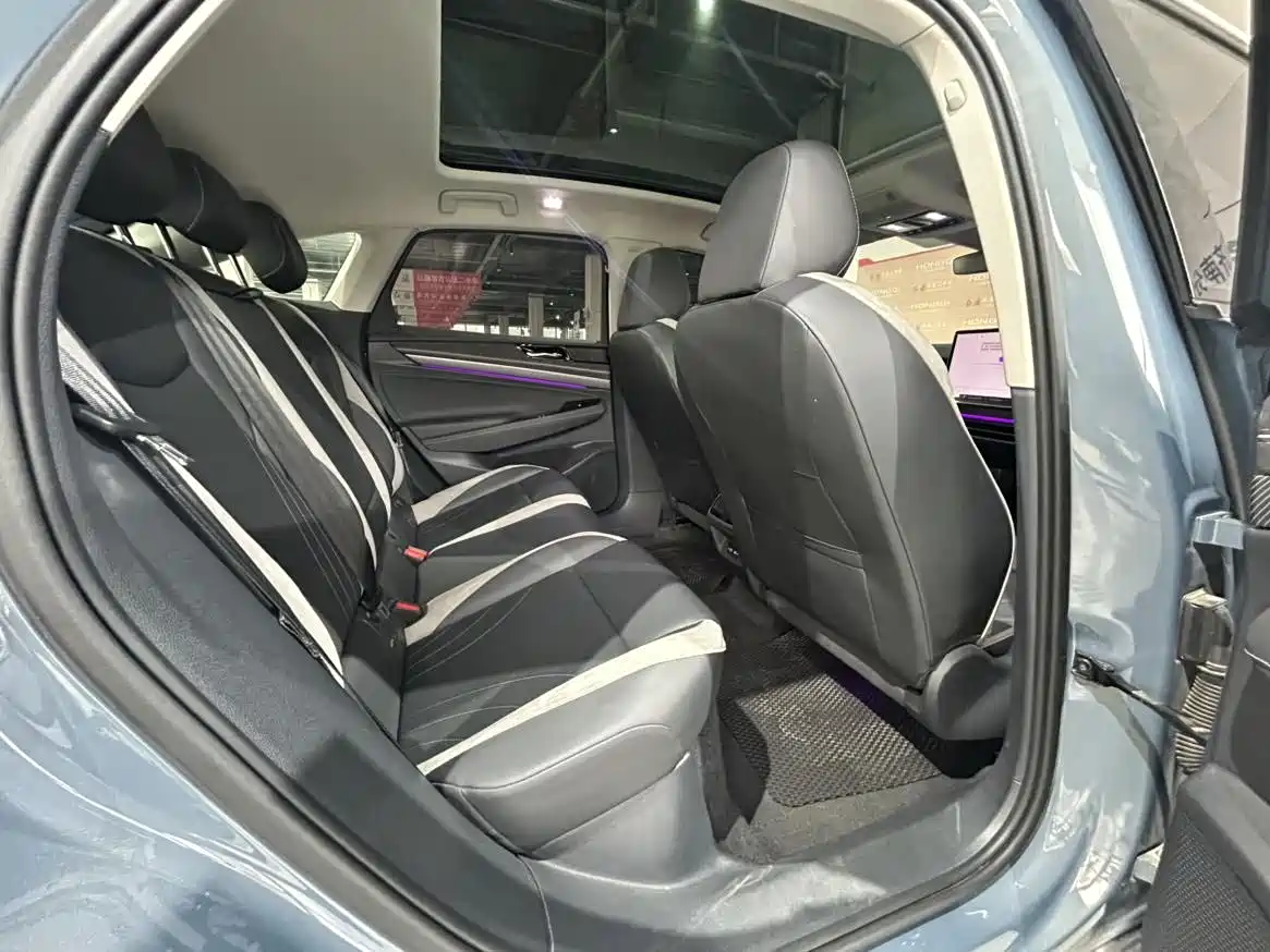 VOLKSWAGEN ID.7 VIZZION