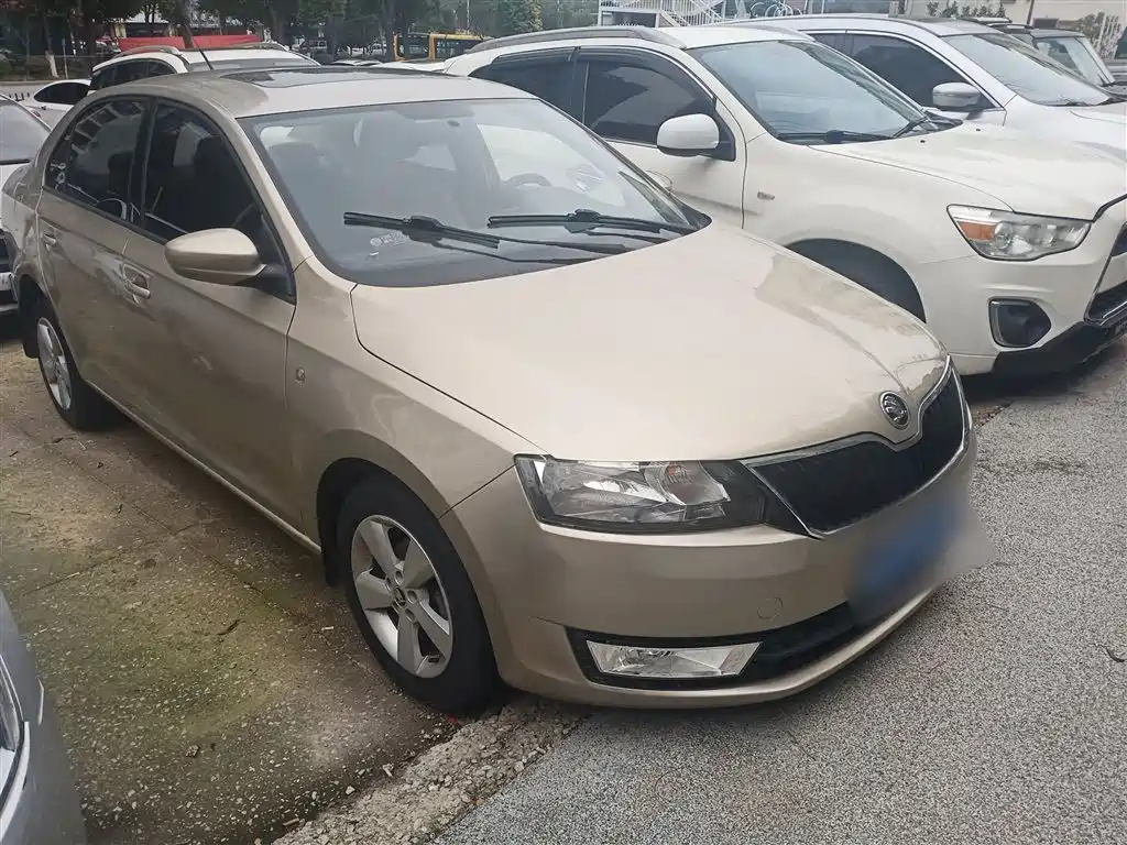 Škoda Rapid 2015 1.6L Automatic Smart Selection фото 4