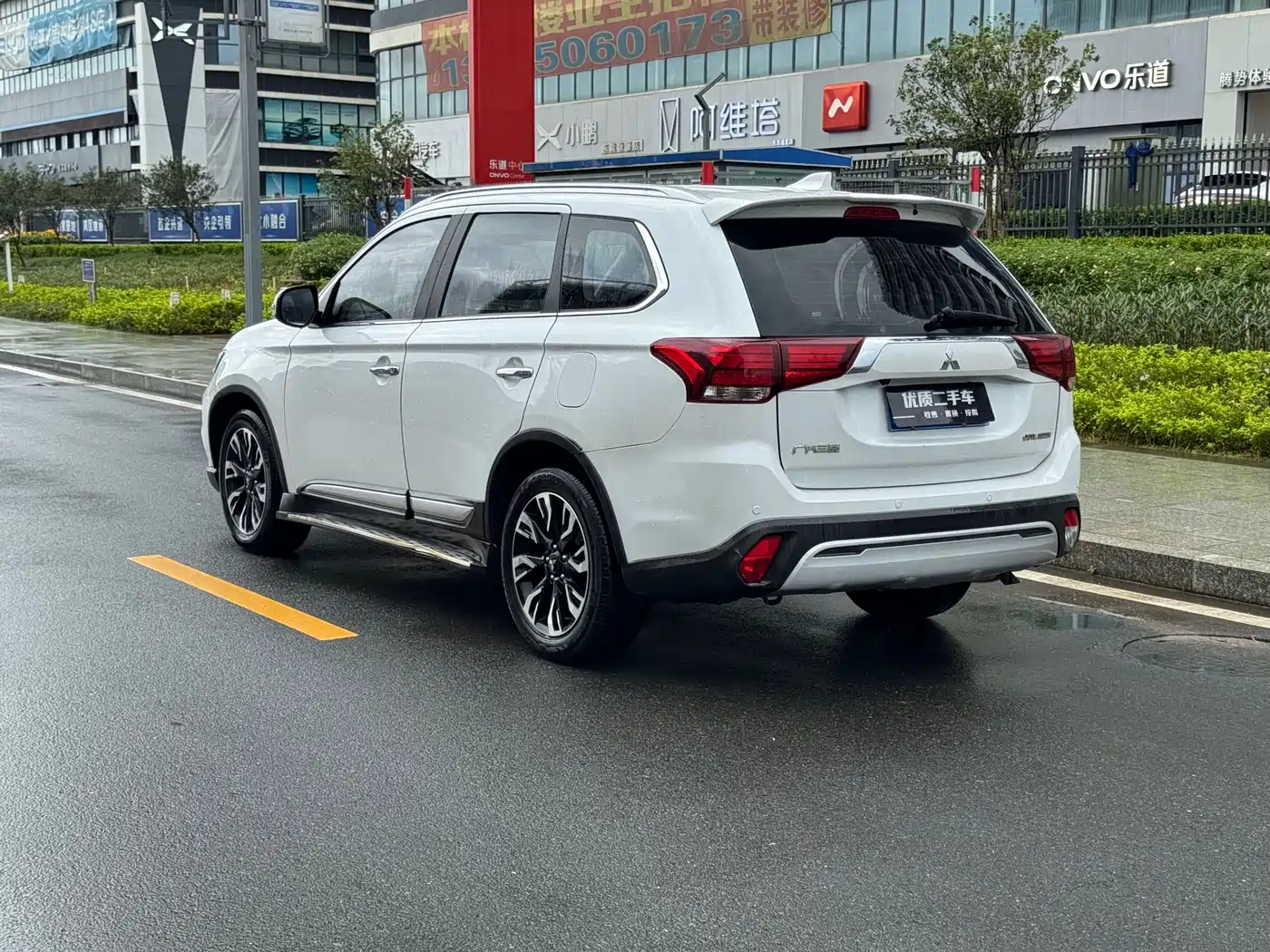Mitsubishi Outlander 2020 2.4L 4WD Luxury 5-seater фото 6