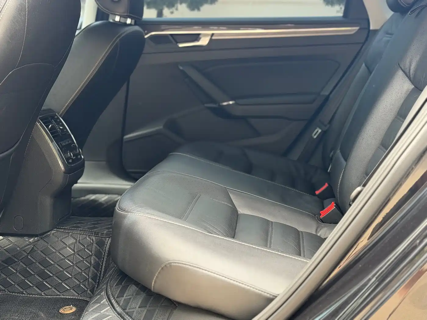 Volkswagen Passat 2017 330TSI DSG Luxury фото 6
