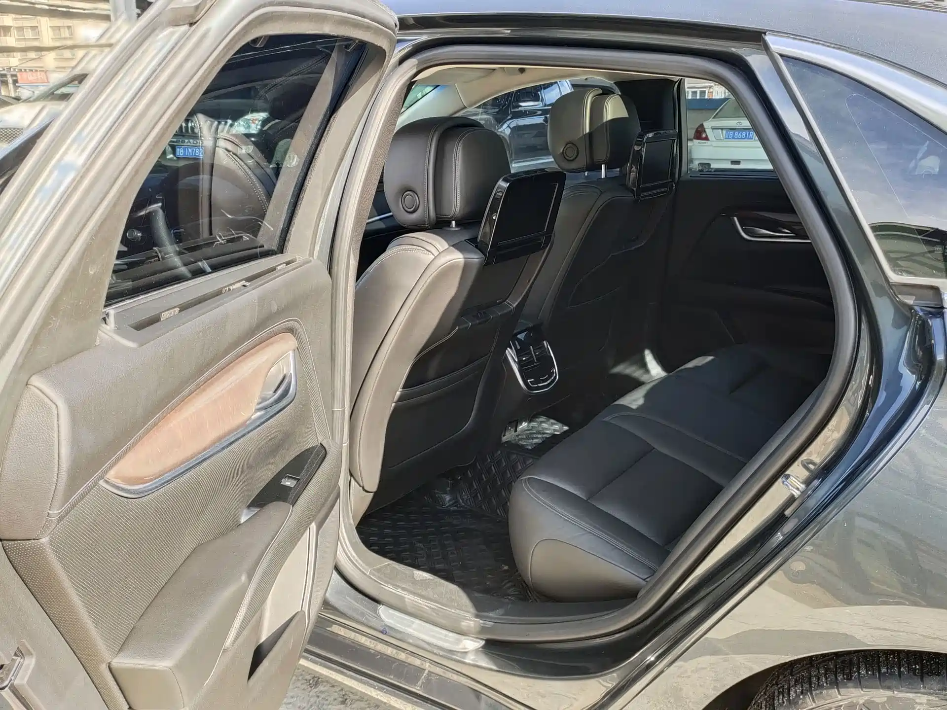 Photo 11 - Cadillac XTS
