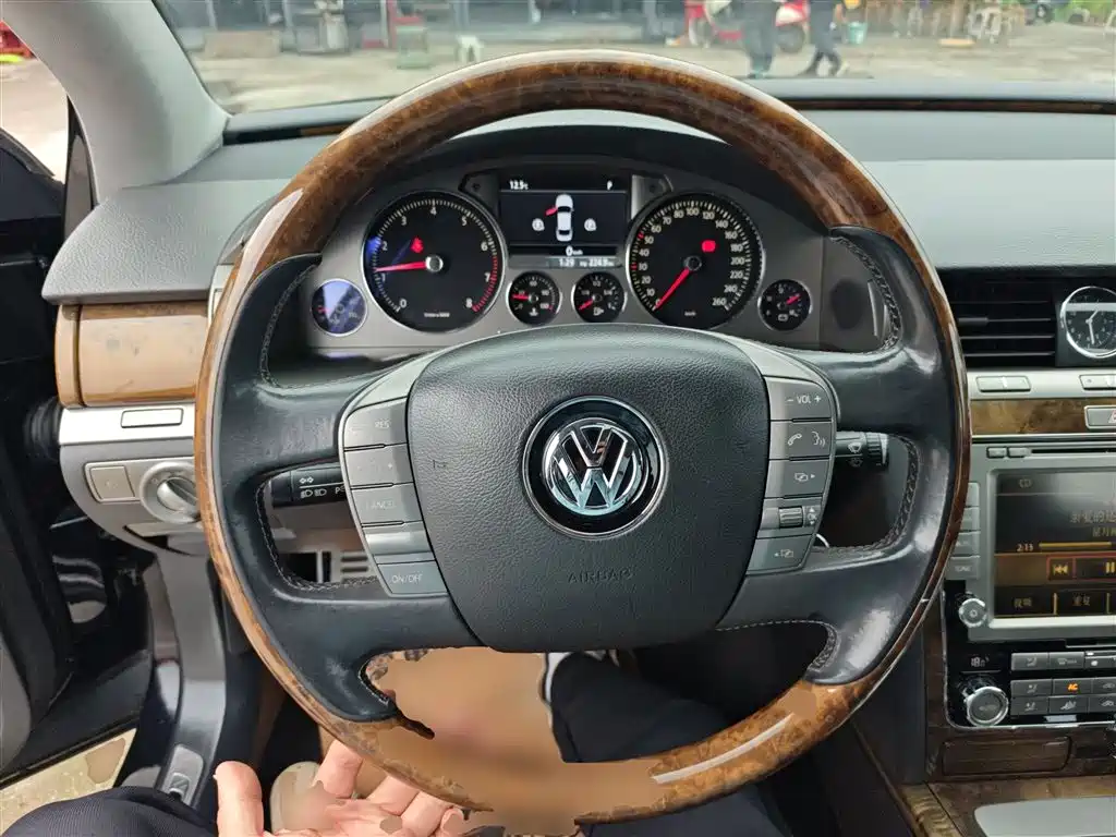 Volkswagen Phaeton 2012 3.0L Elite Custom фото 11