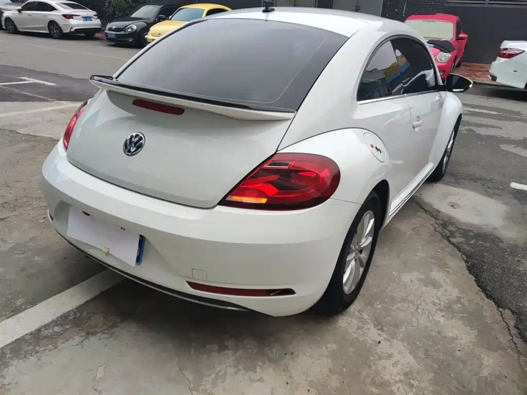 Volkswagen Beetle 2018 180TSI Easy Joy Edition фото 5