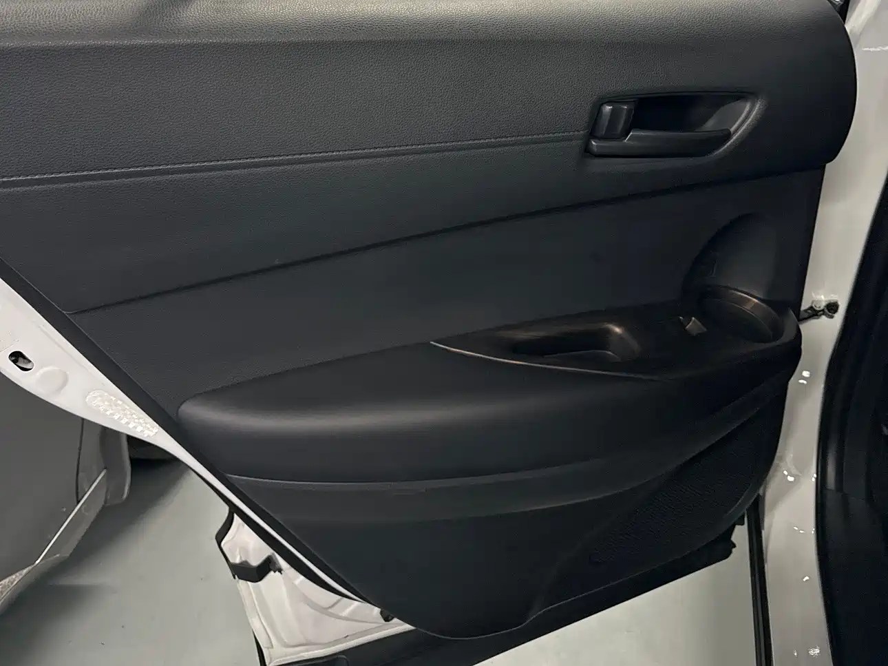 Toyota Corolla Cross 2024 2.0L Smart Hybrid Dual Engine Pioneer Edition фото 16