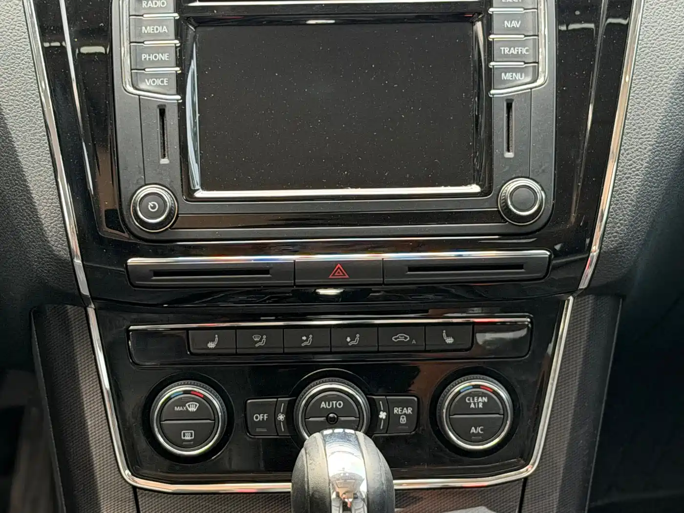 Volkswagen Passat 2017 330TSI DSG Luxury фото 9