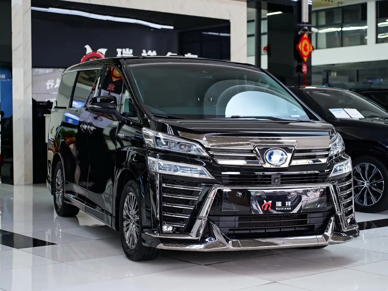 Фото 17 - Toyota Vellfire