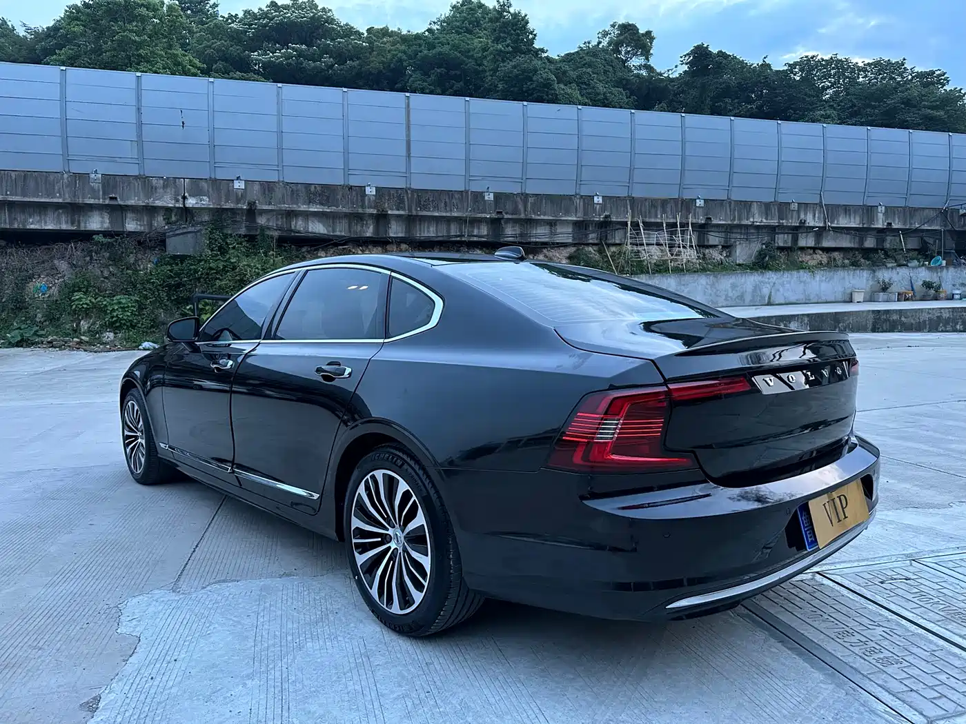 Volvo S90 2024 B5 Momentum Luxury Edition фото 7