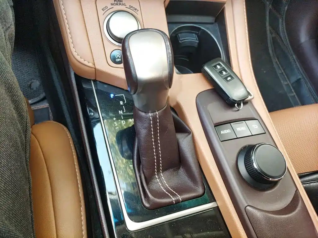 Lexus ES 2015 200 Elite Edition фото 9