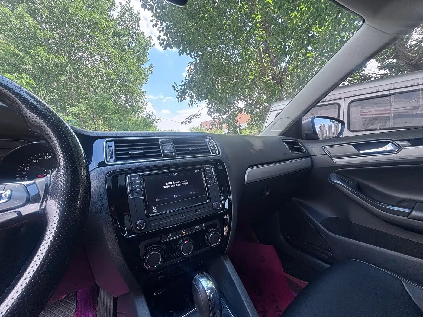 Volkswagen Sagitar 2018 1.6L Automatic Comfort фото 9