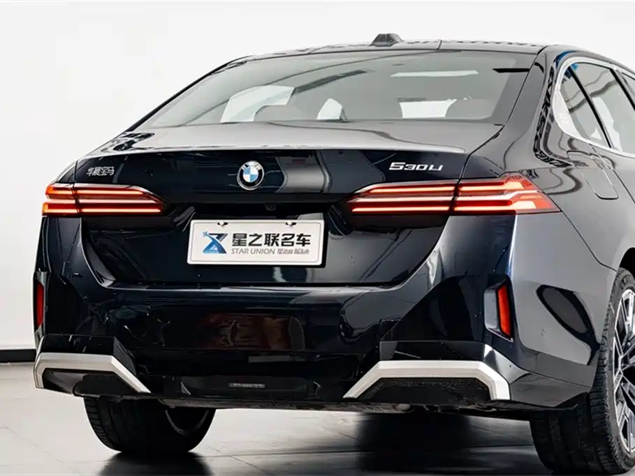 BMW 5 Series 2025 530Li Premium M Sport Package фото 9