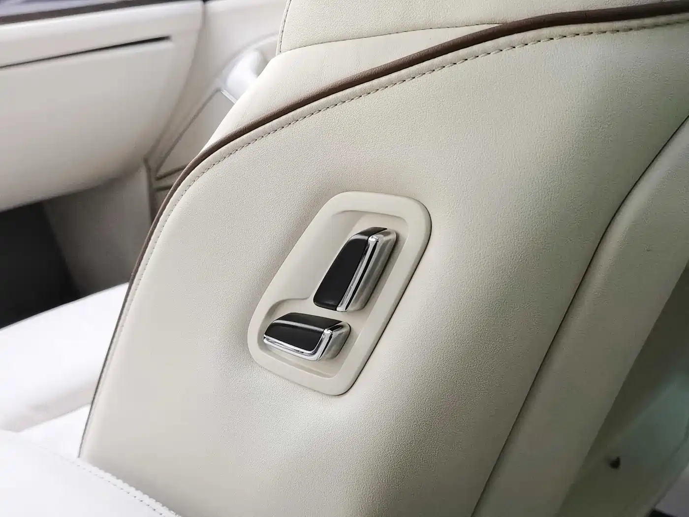 Volkswagen Phideon 2016 380TSI 2WD Executive Edition фото 20