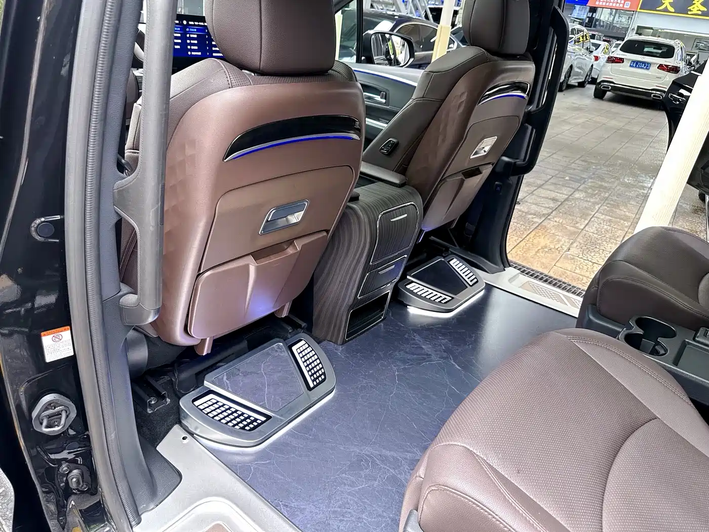 Toyota Granvia 2022 Model Year 2.5L Hybrid Flagship Edition фото 16