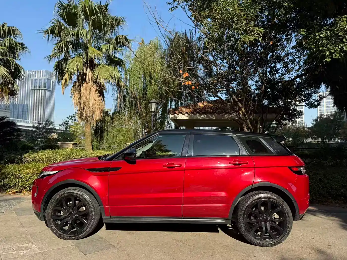 Land Rover Range Rover Evoque (Import) 2014 2.0T 5-door Brilliance Sport фото 4