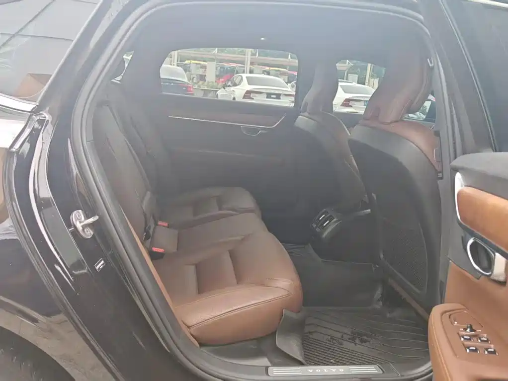Фото 19 - Volvo S90
