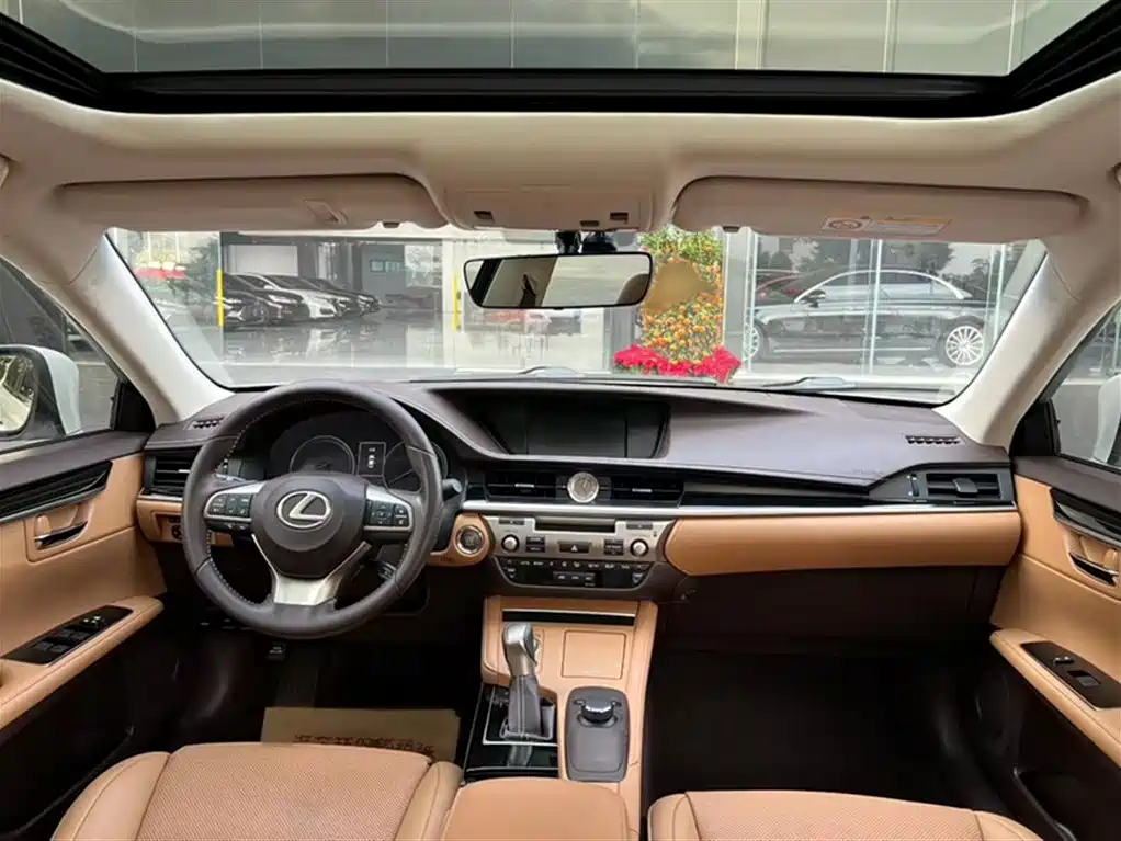 Lexus ES 2015 200 Elite Edition фото 19