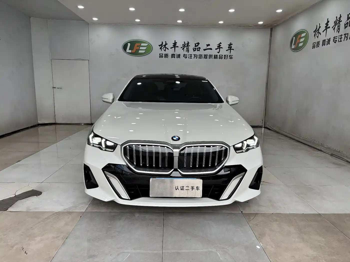 BMW 5 Series 2024 530Li Leading M Sport Package фото 3