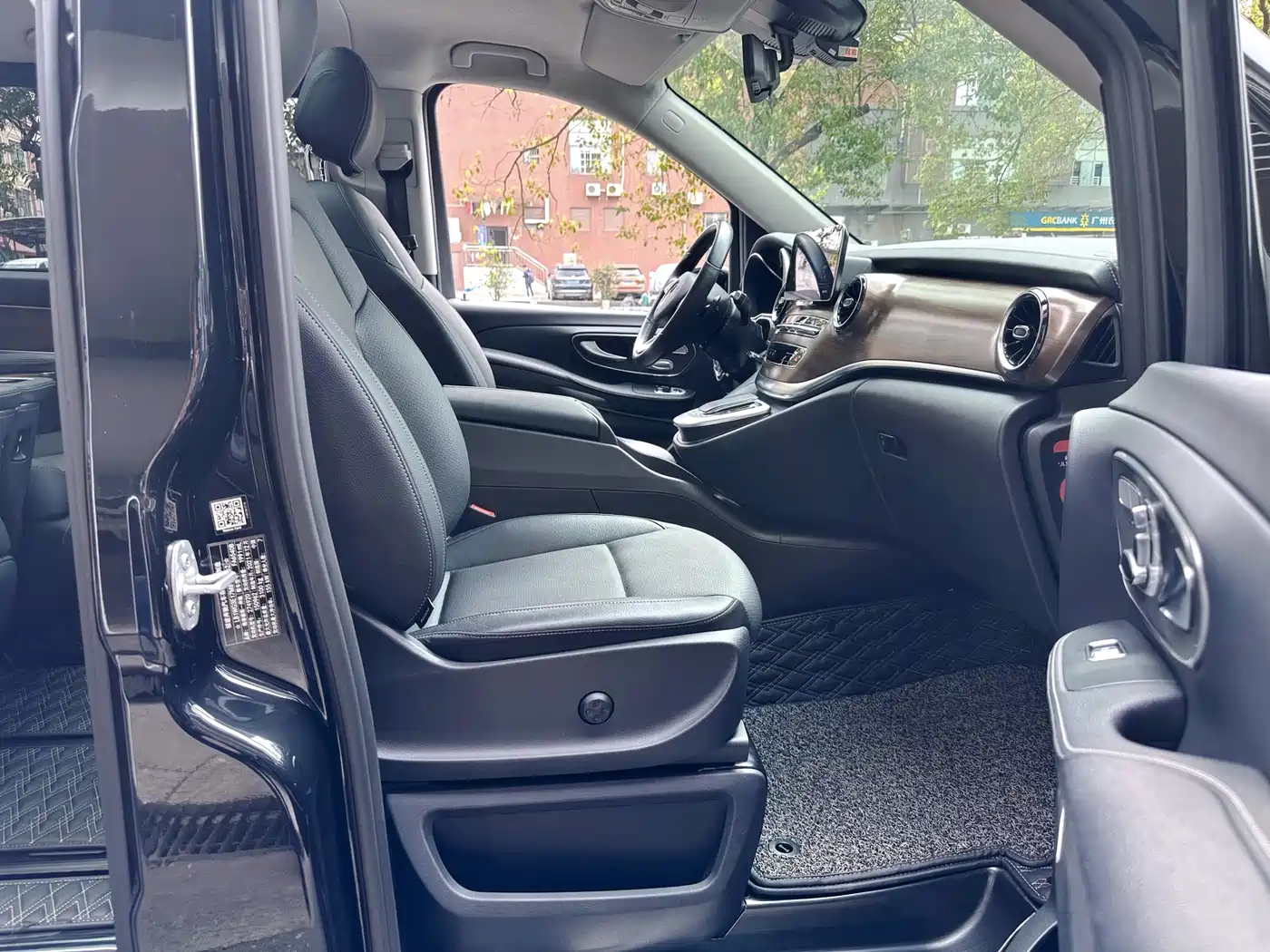 Mercedes-Benz V-Class 2021 V 260 L Long Wheelbase Luxury Edition фото 13