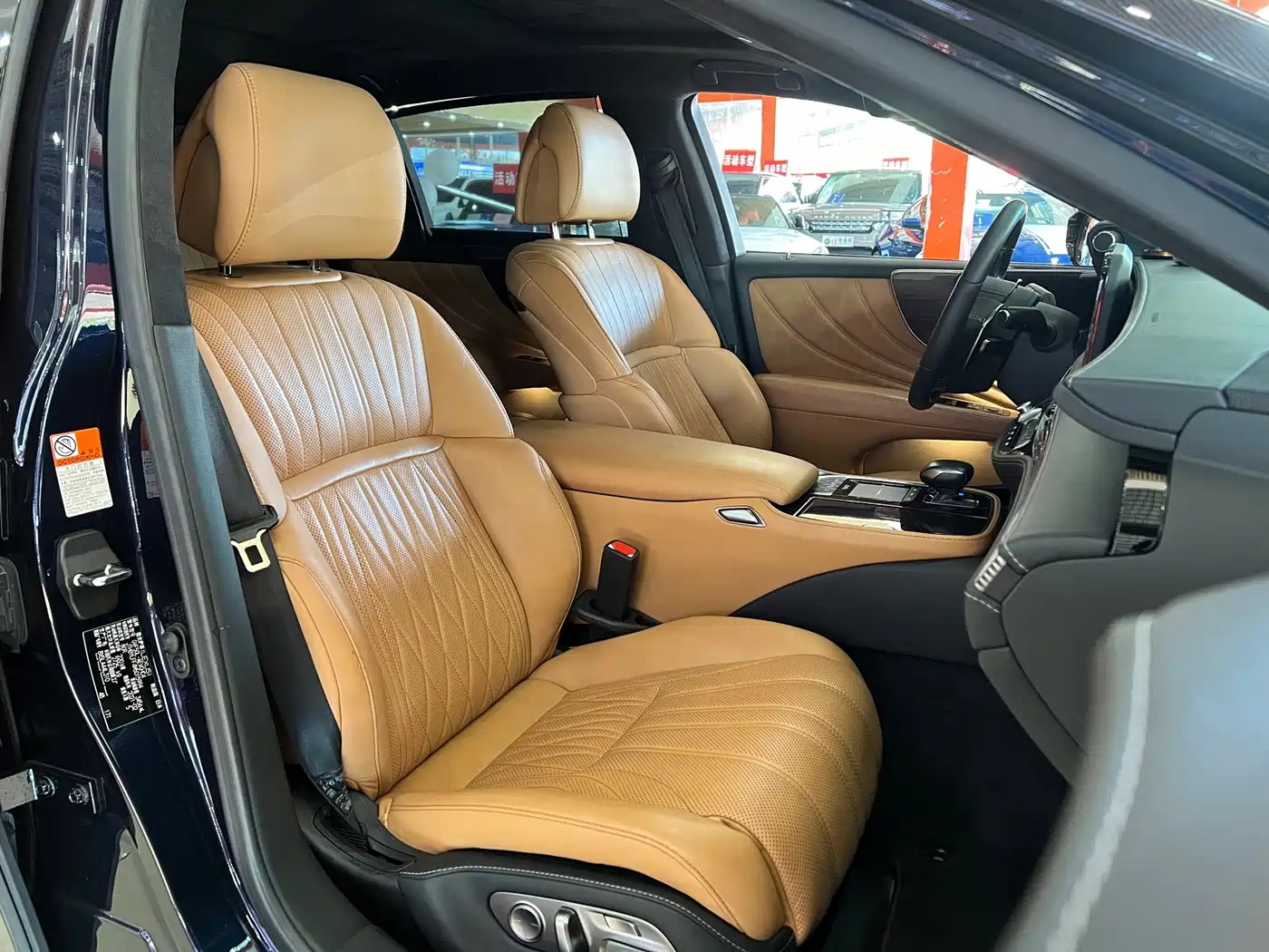 Lexus LS 2021 500h Luxury Edition фото 17