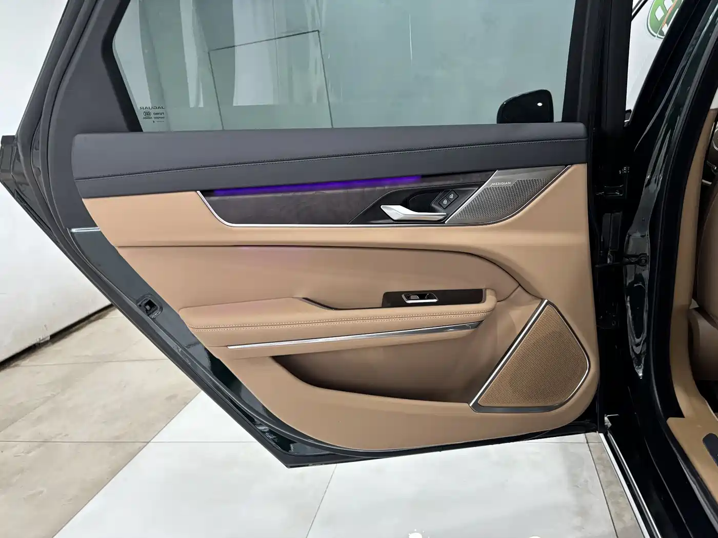 Jaguar XFL 2024 2.0T P250 2WD Premium Luxury фото 21