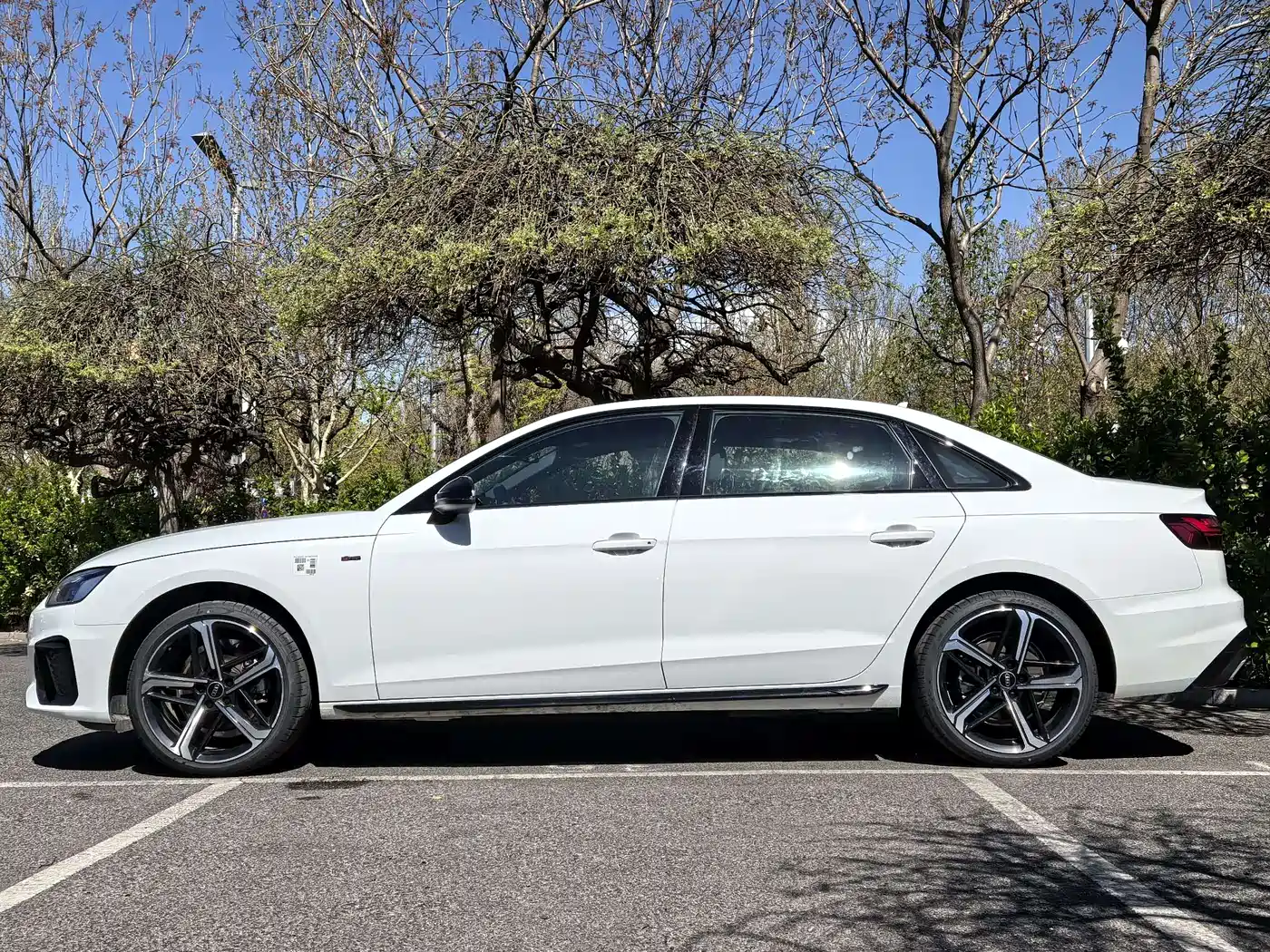 Audi A4L 2025 2 Million Celebration Edition 40 TFSI Luxury Dynamic фото 13