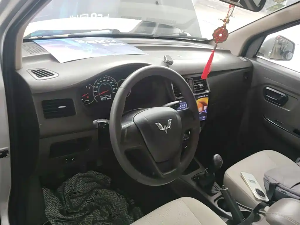 Wuling Motors Wuling Rongguang V 2017 2016 1.5L Standard