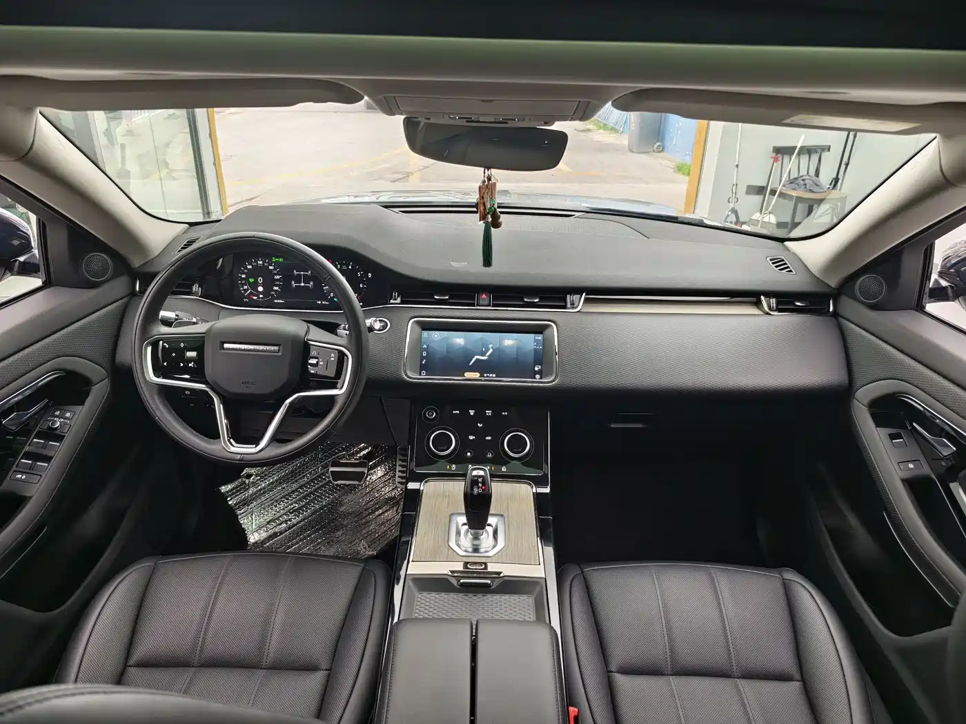 Land Rover Range Rover Evoque 2021 Range Rover Evoque L 249PS R-Dynamic First Edition Launch Edition фото 7