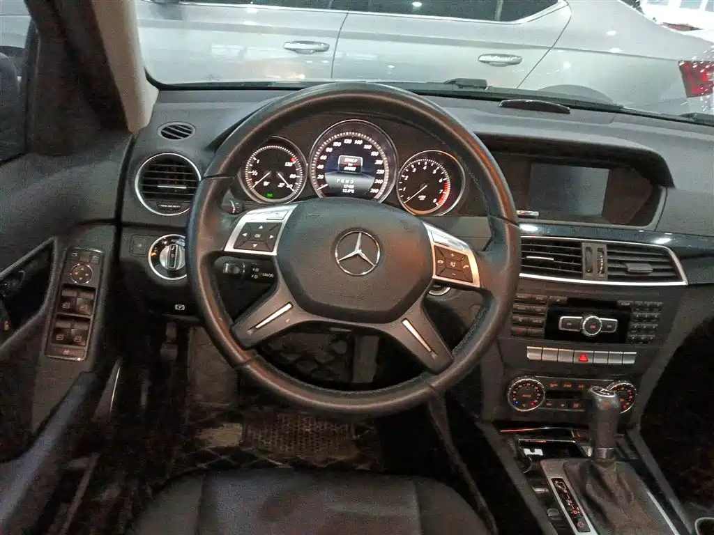 Mercedes-Benz C-Class 2013 C 180 Classic Grand Edition фото 6