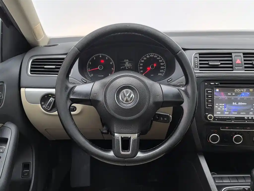 Volkswagen Sagitar 2014 1.6L Manual Comfort фото 11