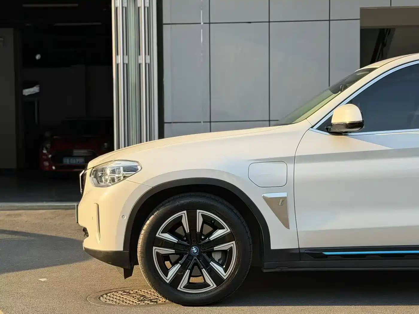 BMW iX3 2021 Facelift Leading фото 3