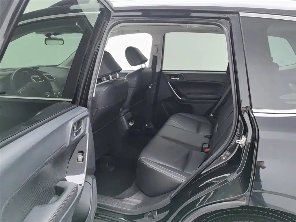 Subaru Forester 2016 2.5i Luxury Navigation Edition фото 15