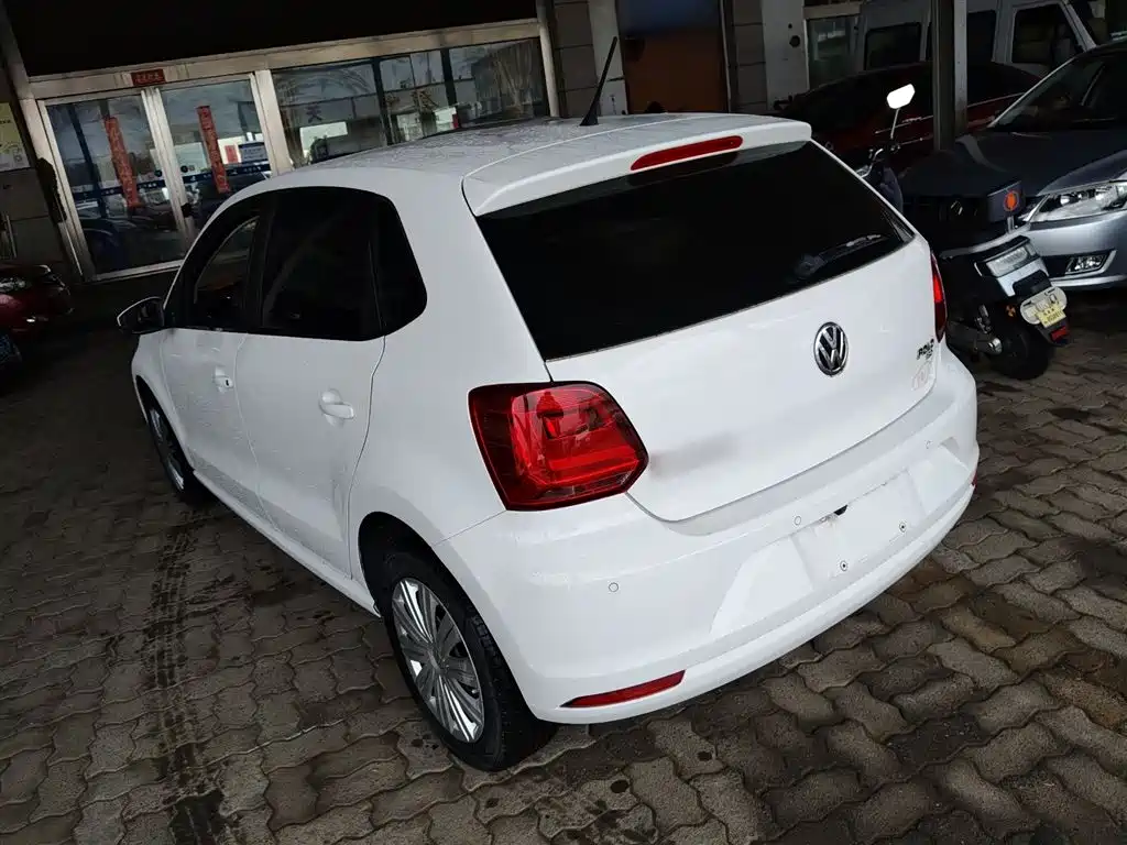 Volkswagen Polo 2016 1.6L Automatic Comfort фото 24