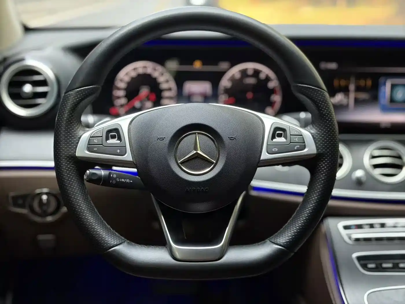 Фото 7 - Mercedes-Benz E-Class