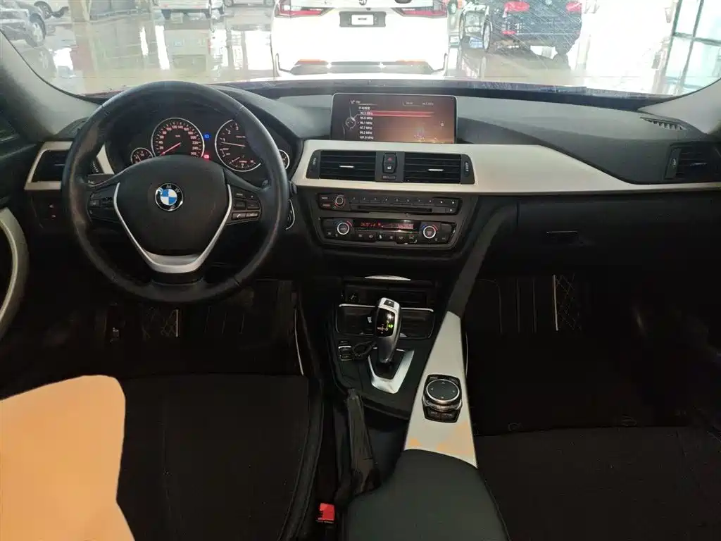 BMW 3 Series GT 2014 320i Leading Edition фото 10