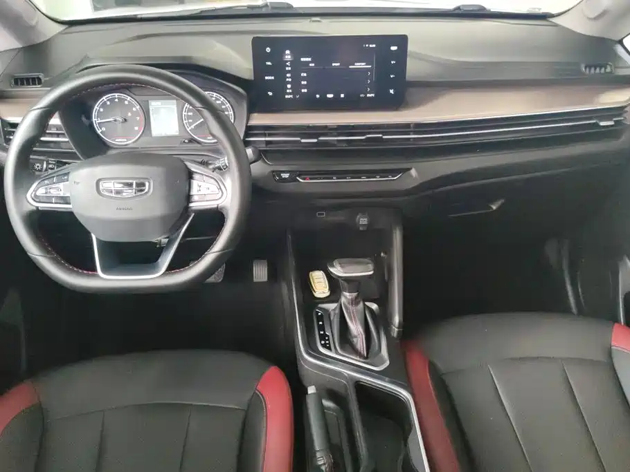 Фото 12 - Geely Vision X3
