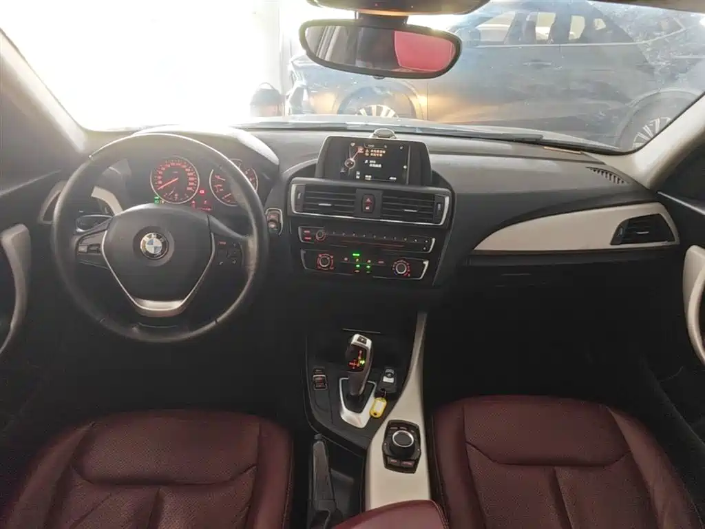 BMW 1 Series (Import) 2016 118i Leading фото 10