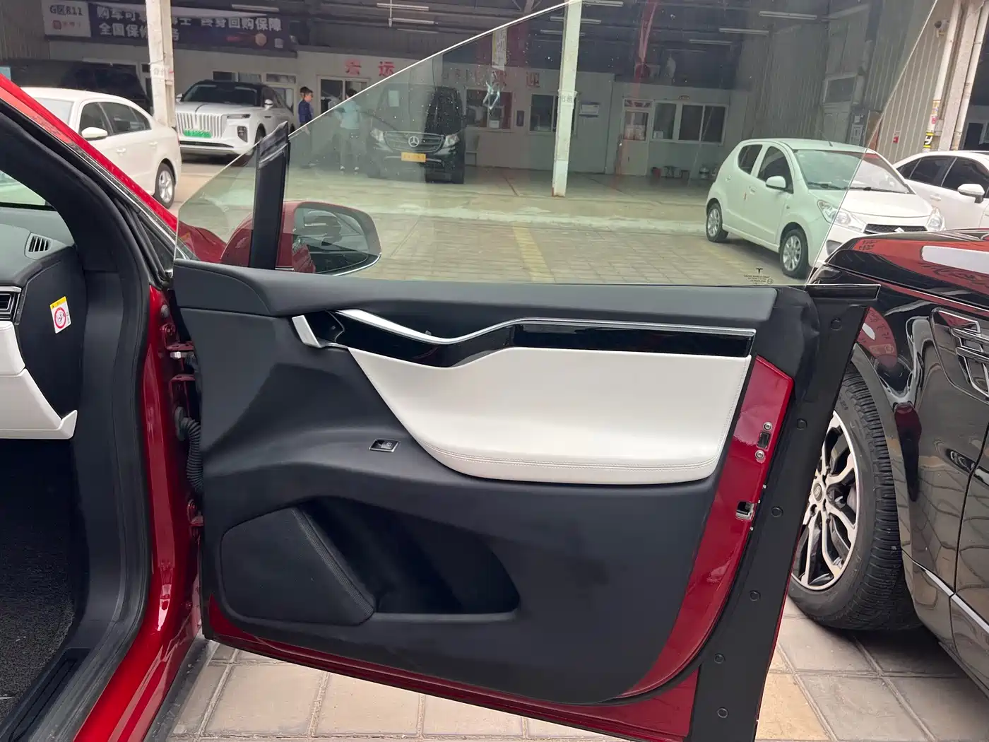 TESLA MODEL X