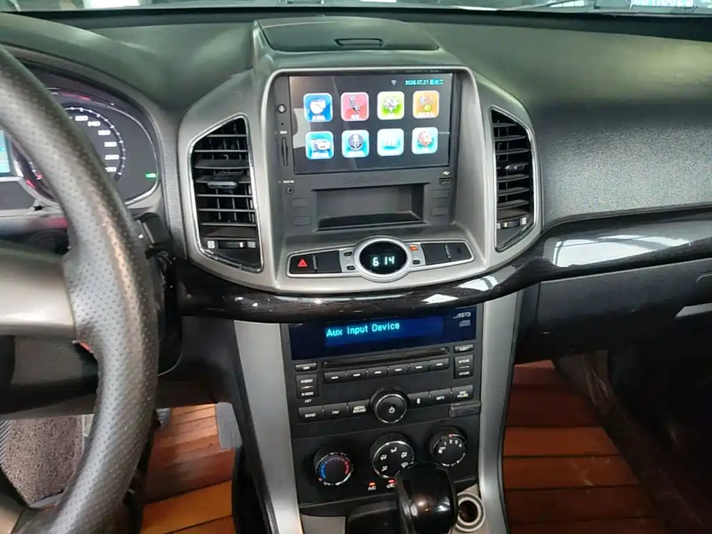 Photo 13 - Chevrolet Captiva